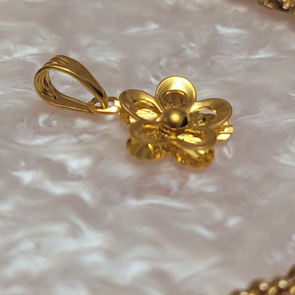 Flower Pendant only in Solid Gold 21K - Picture 4 of 10